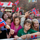 Norwegian-Amrerican children waited for King Harald and Queen Sonja by Vesterheim Museum (Photo: Lise Åserud / Scanpix)